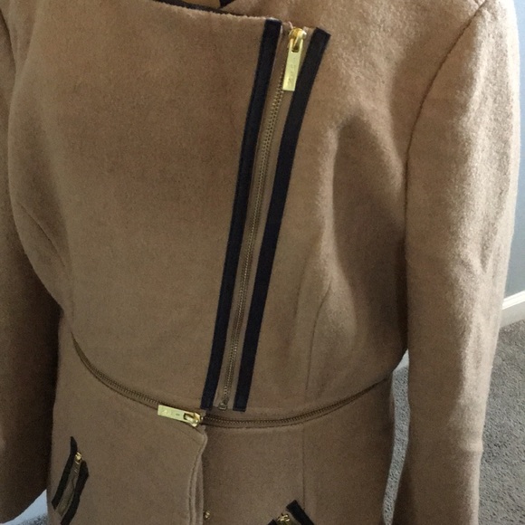 Reattachable Jacket - Picture 5 of 14